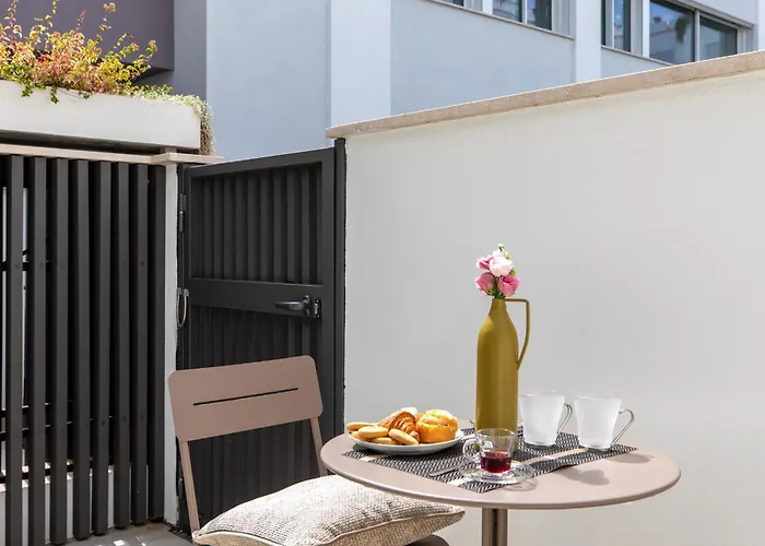 Iflat Modern Sunlit By The Colosseum Appartement