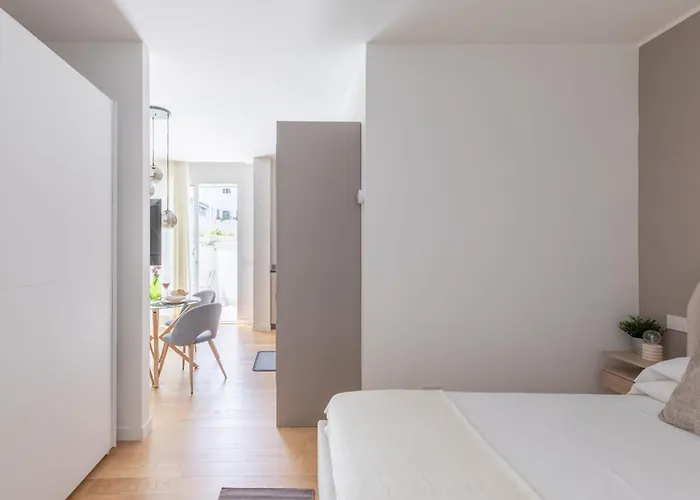 Iflat Modern Sunlit By The Colosseum Appartement Rome